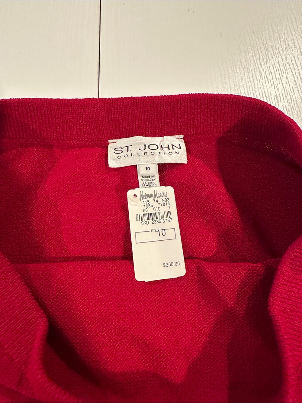 St. John Red Pencil Skirt - Sleek Knit Silhouette - Picture 3 of 6